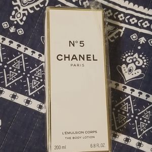 Chanel N°5 body lotion
